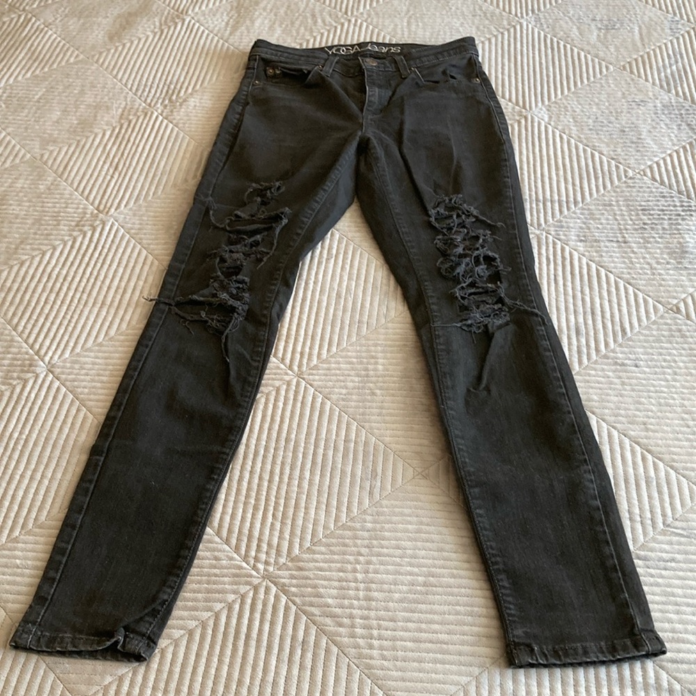 Yoga Jeans Women's Black distressed Size 26